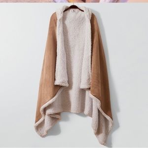 Hooded Sherpa Blanket. New sealed in package!